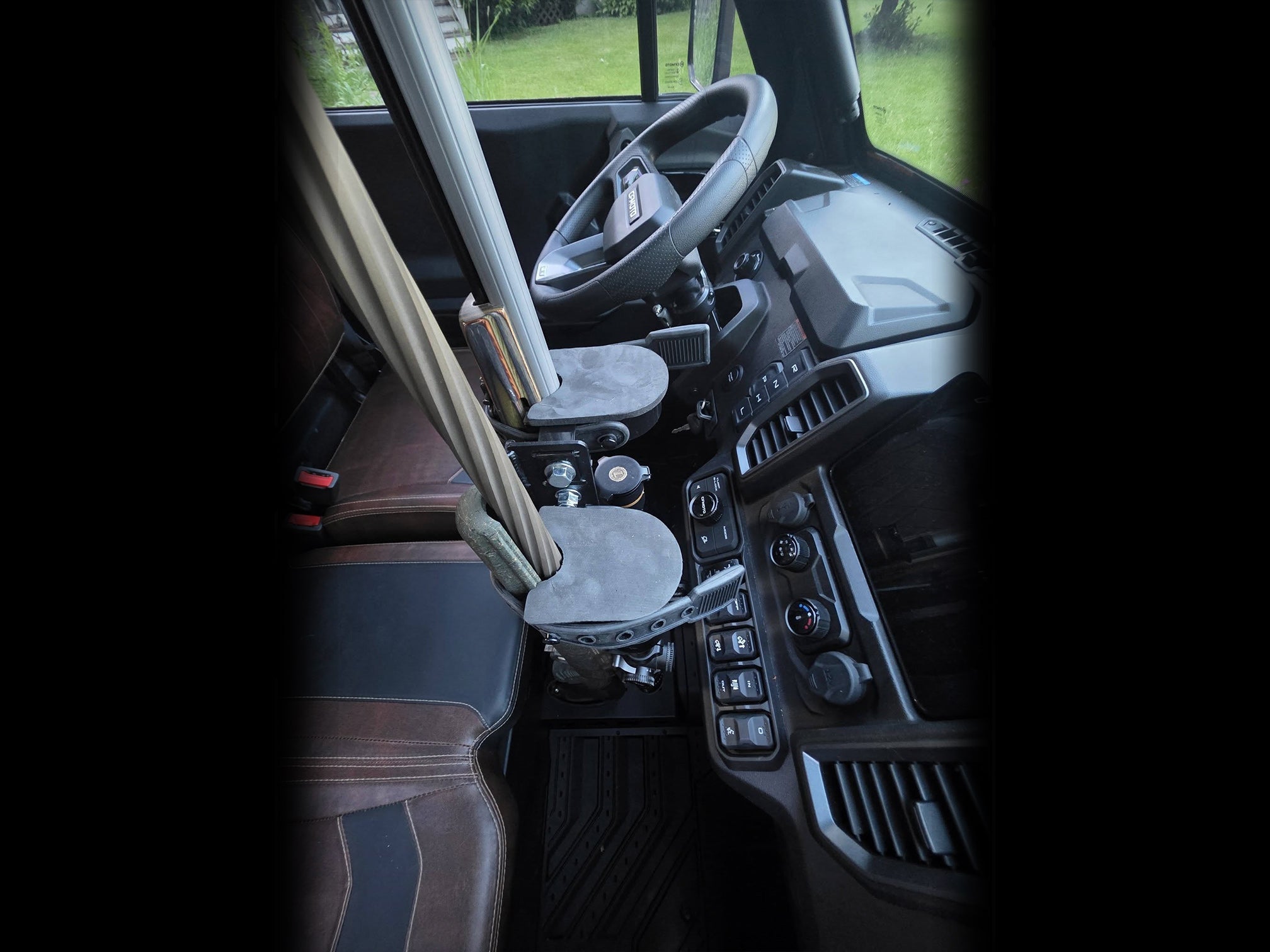 CFMOTO UForce U10 Pro Gun Mount - Center Floor Mount